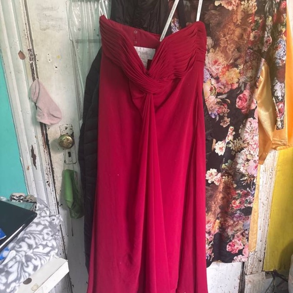 Red strapless dress - Picture 3 of 3